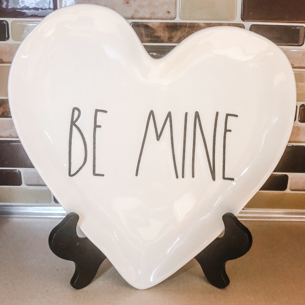 Rae Dunn - Valentines “Be Mine” heart plate